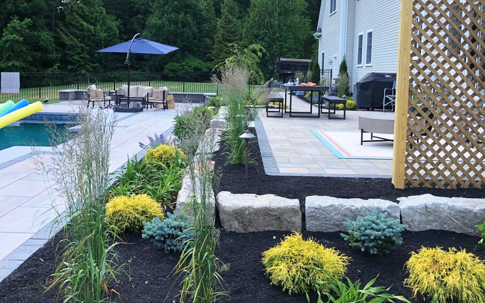 1600x1000-Hardscapes-flynn-pool