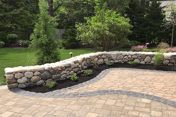 600x400-Hardscapes-patio-lawn