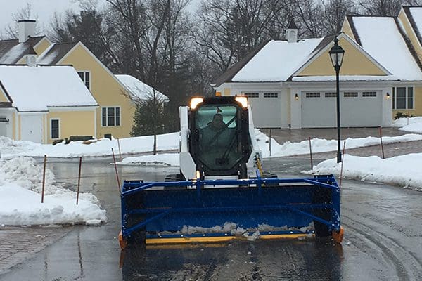 600x400-snow-plow-parking-lot