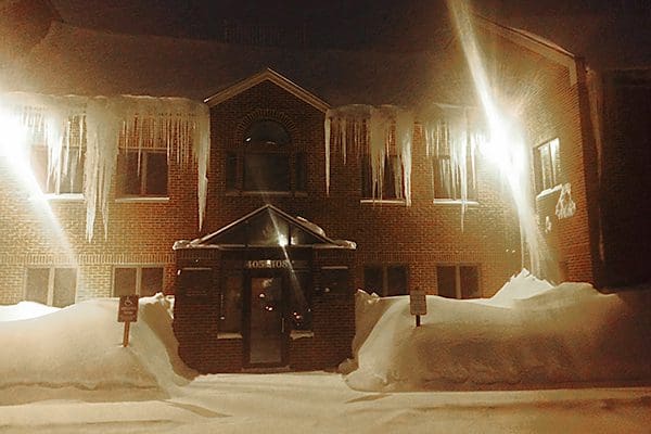 600x400-snow-removal-building-entrance