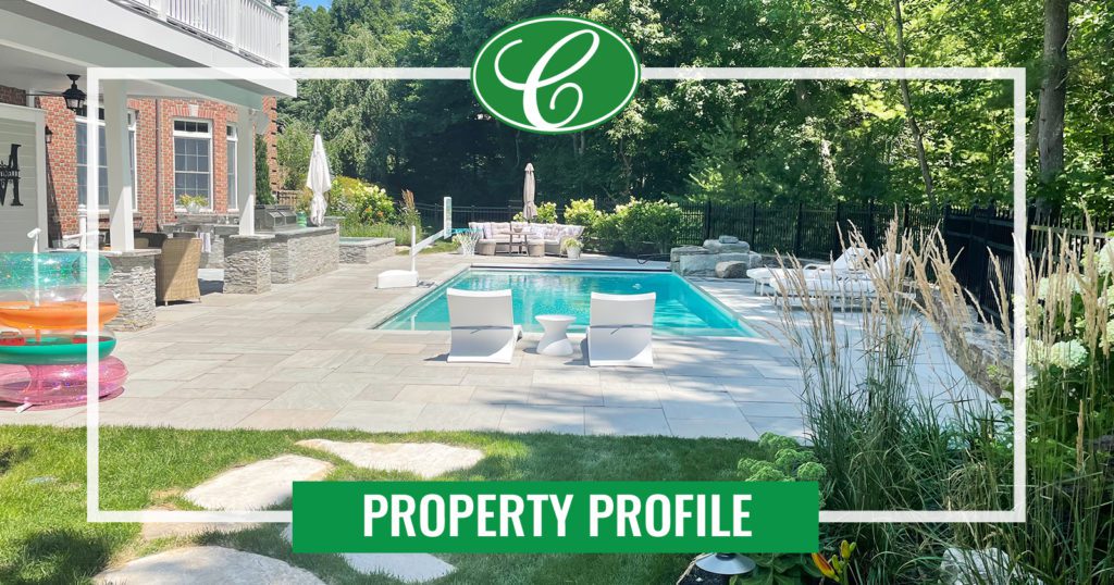 Martinelli Poolside Oasis