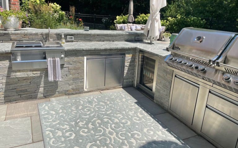 outdoor kitchen